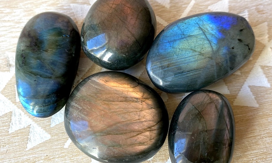 labradorite pierre naturelle roulée protection