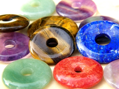 pendentif donuts pi chinois en pierre naturelle