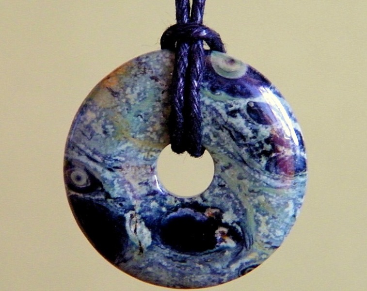 Pendentif jaspe kambaba pierre d'harmonisation