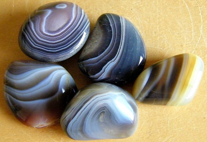 Agate de Botswana naturelle, pierre d’ancrage et de stabilité intérieure
