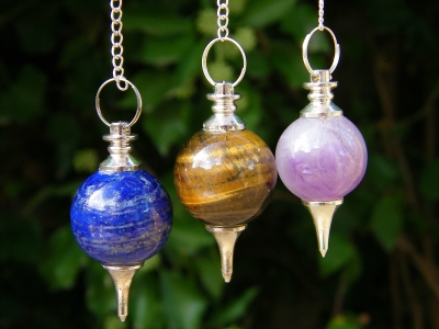 pendule de radiesthésie en pierre naturelle