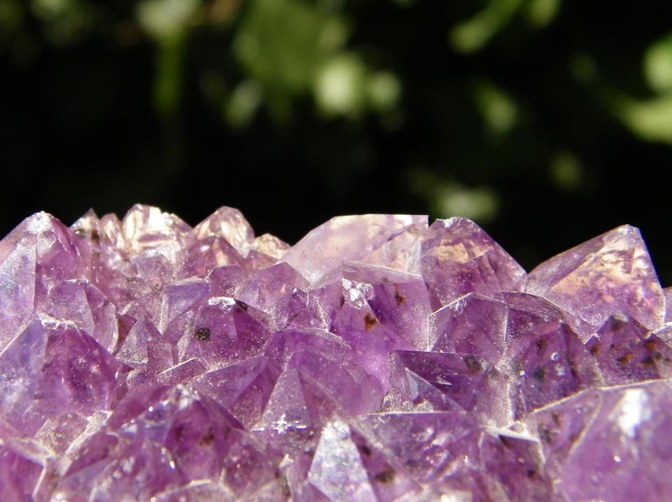 rechargement des pierres naturelles sur druse améthyste