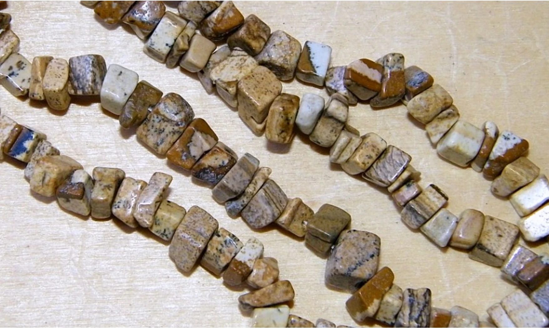 Jaspe Paysage pierres Baroques collier