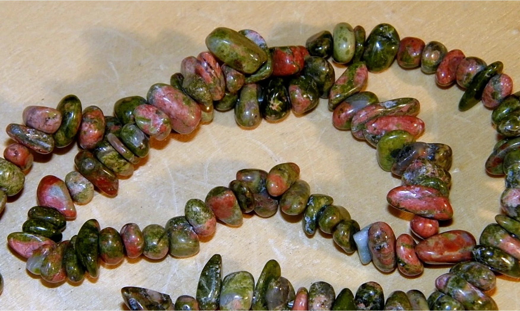Unakite pierres Baroques collier