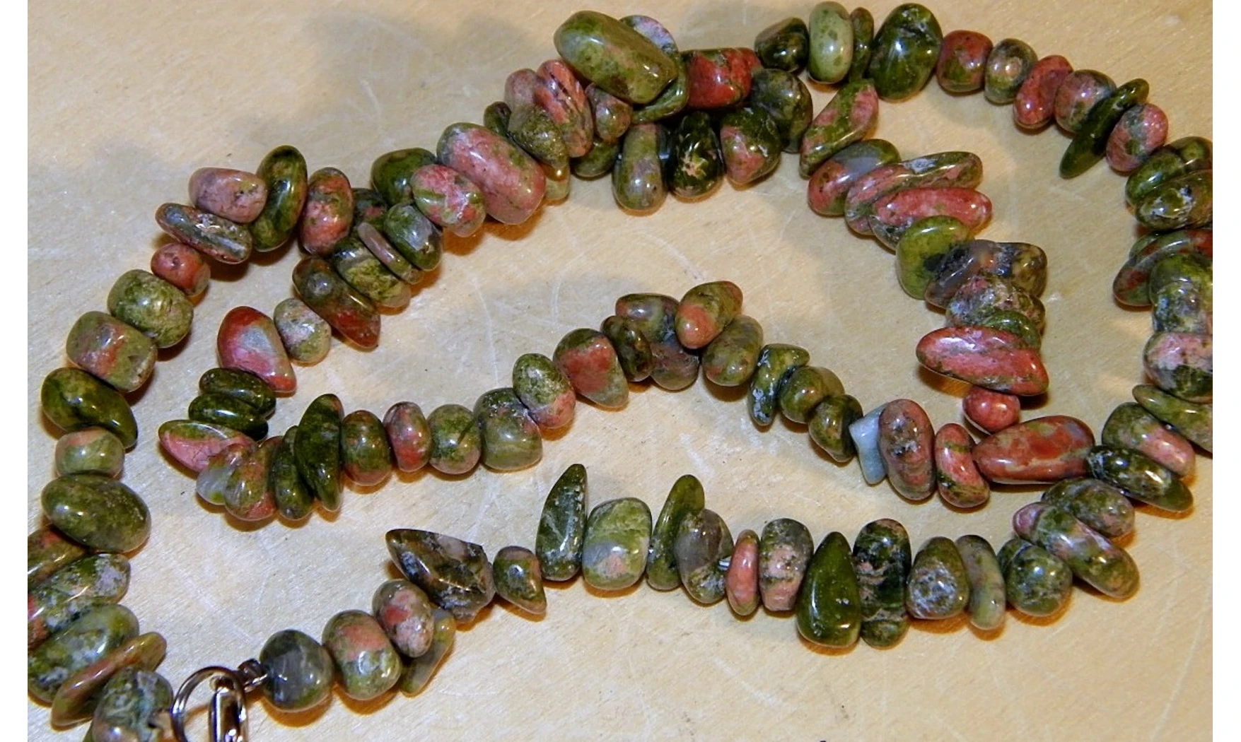 Unakite pierres Baroques collier