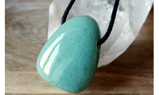 Aventurine verte pierre percée pendentif