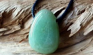 Aventurine verte pierre percée pendentif