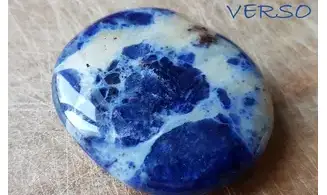 Sodalite Galet 9 pierre plate