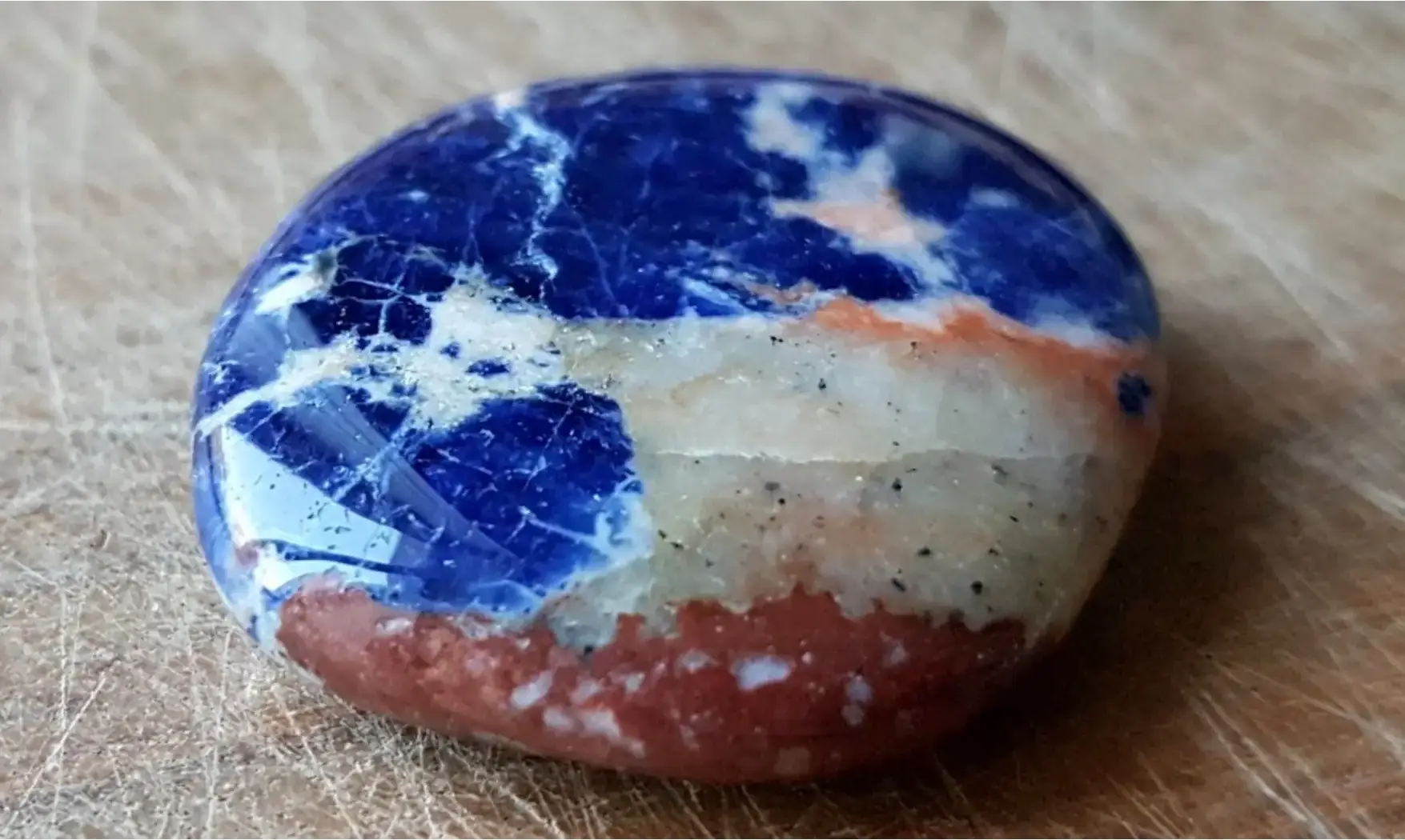 Sodalite 11 Galet pierre plate