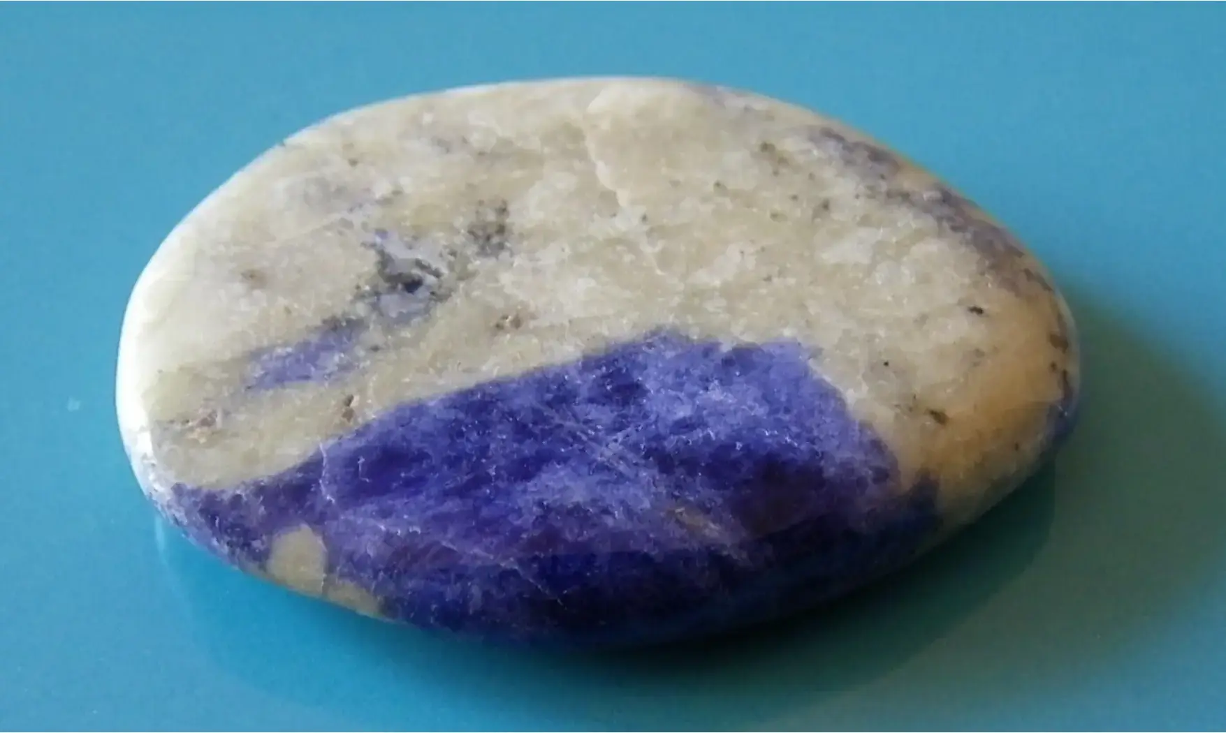 Sodalite 14 Galet pierre plate
