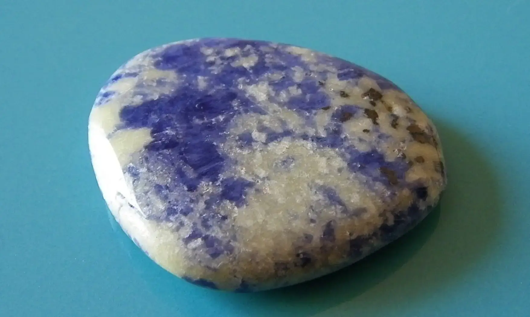 Sodalite 15 Palm Stone