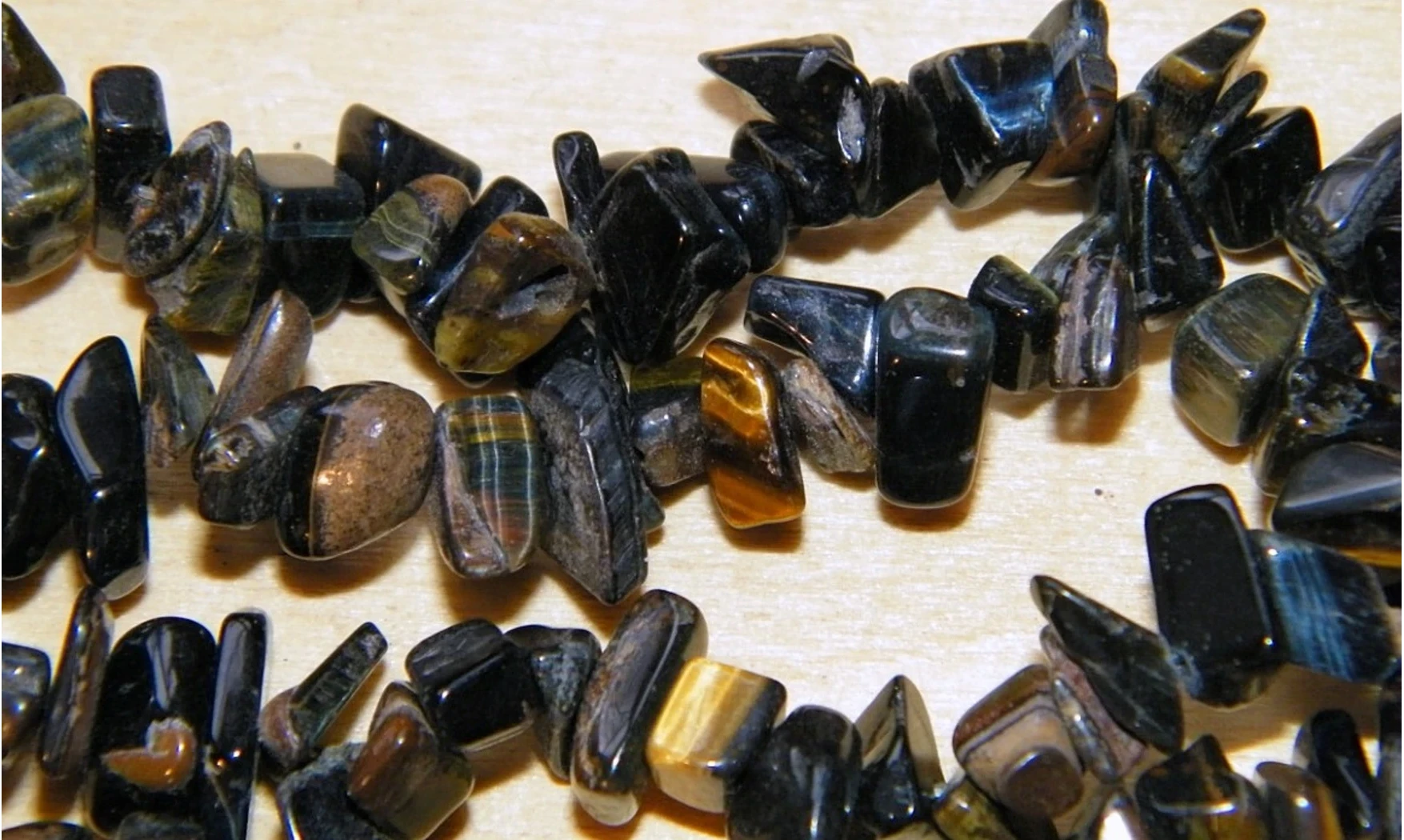 Oeil de Faucon pierres Baroques collier