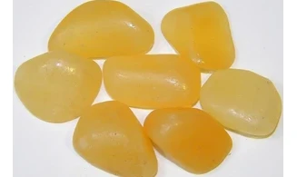 Calcite orange pierre roulée