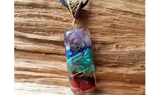 Orgonite Pendentif 7 Chakras pierres