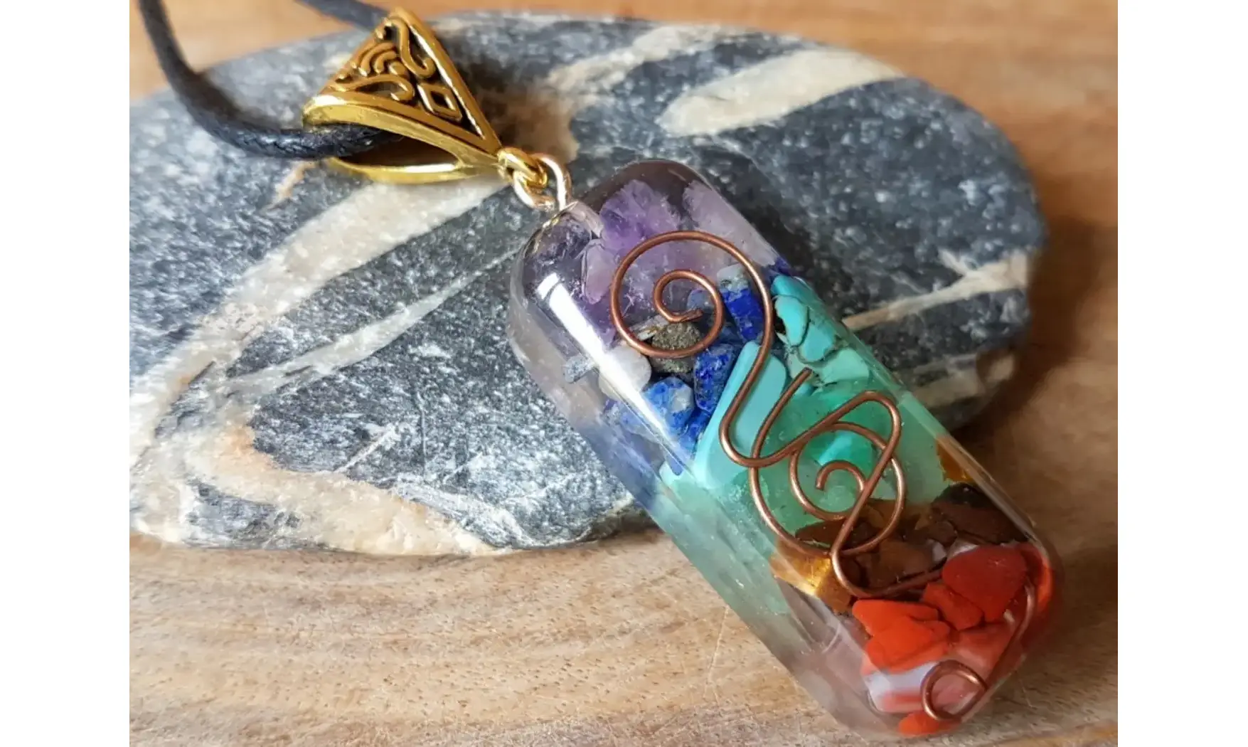 Orgonite Pendentif 7 Chakras pierres