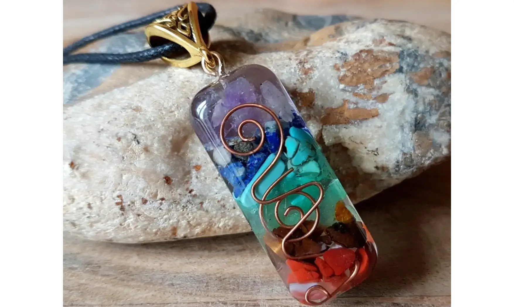 Orgonite Pendentif 7 Chakras pierres