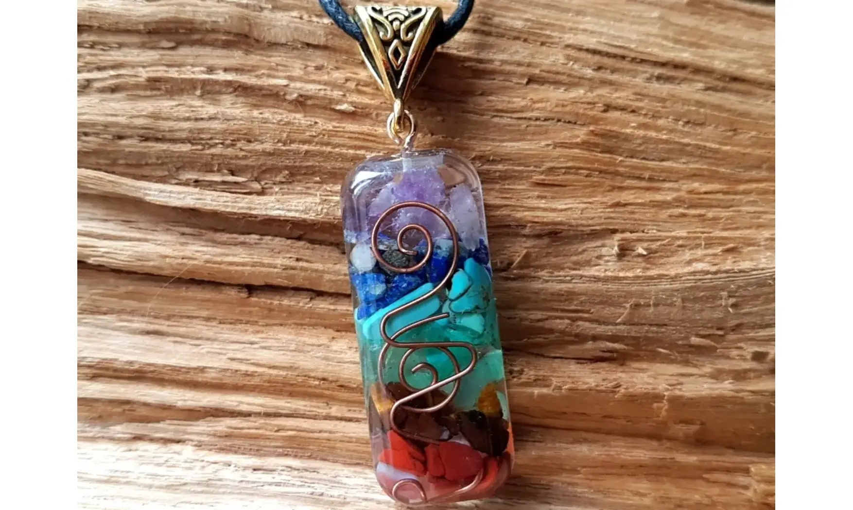 Orgonite Pendentif 7 Chakras pierres