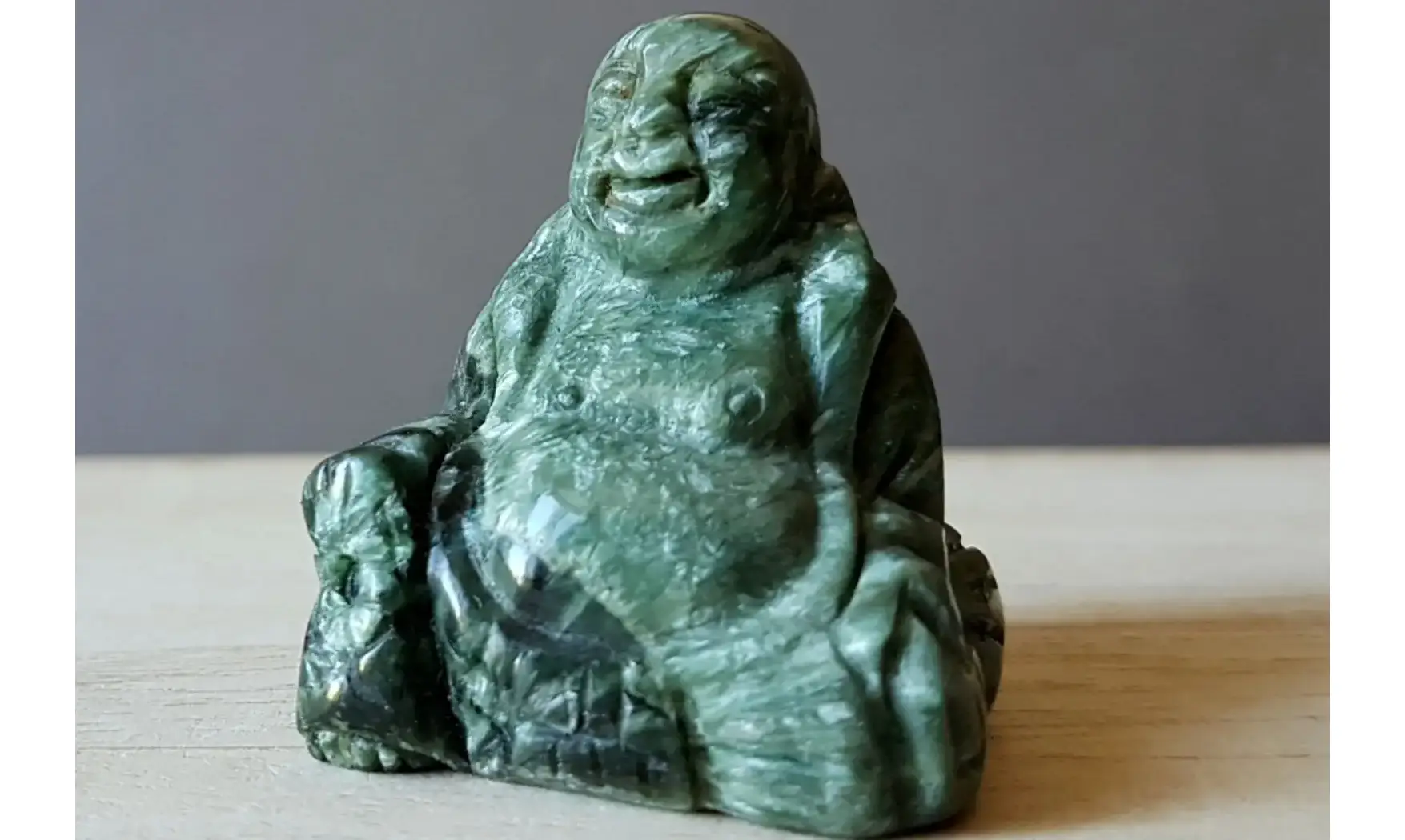 Séraphinite Bouddha pierre