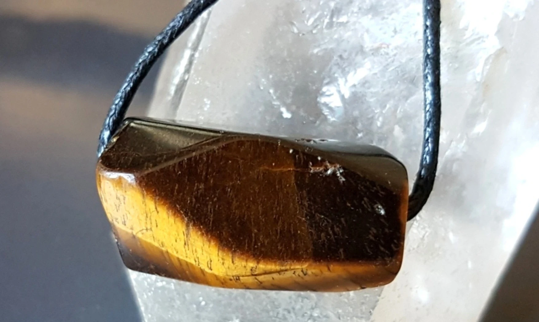 Oeil de Tigre Bloc percé pendentif