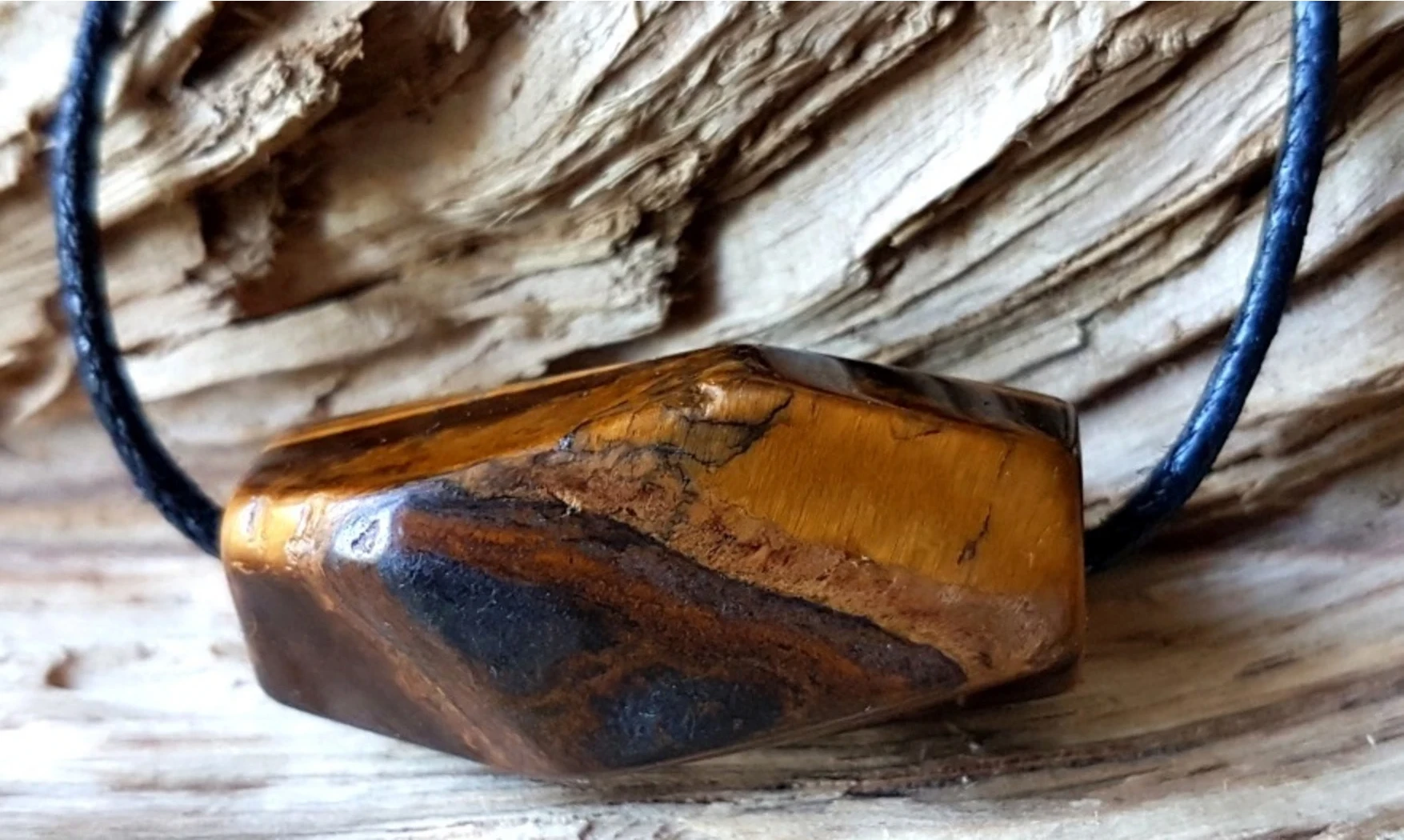 Oeil de Tigre Bloc percé pendentif
