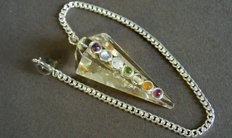 7 Chakras pierres pendule cône Cristal
