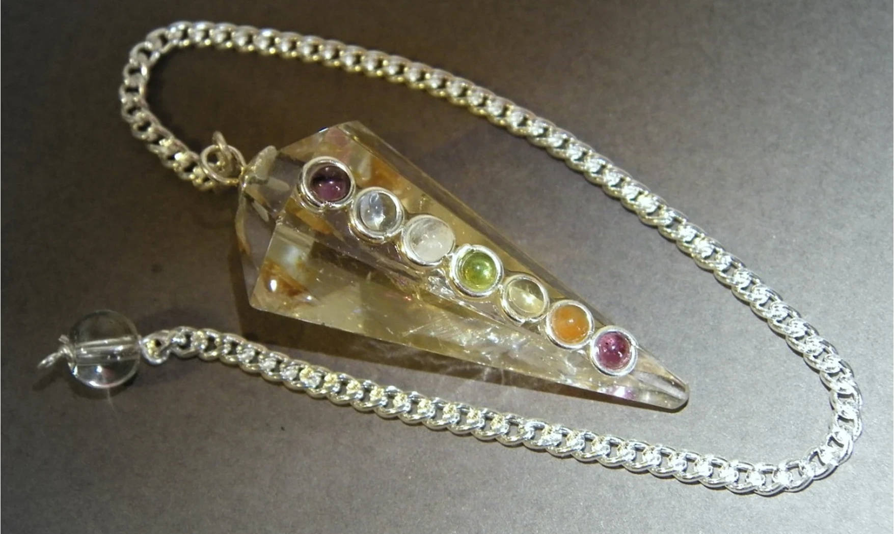 7 Chakras pierres pendule cône Cristal