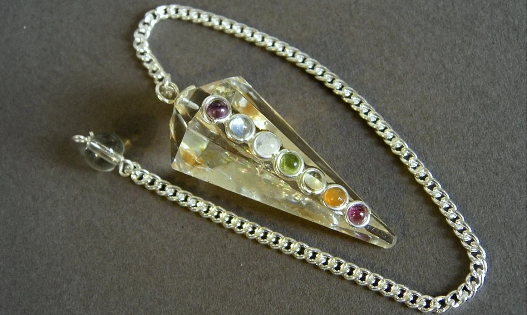 7 Chakras pierres pendule cône Cristal
