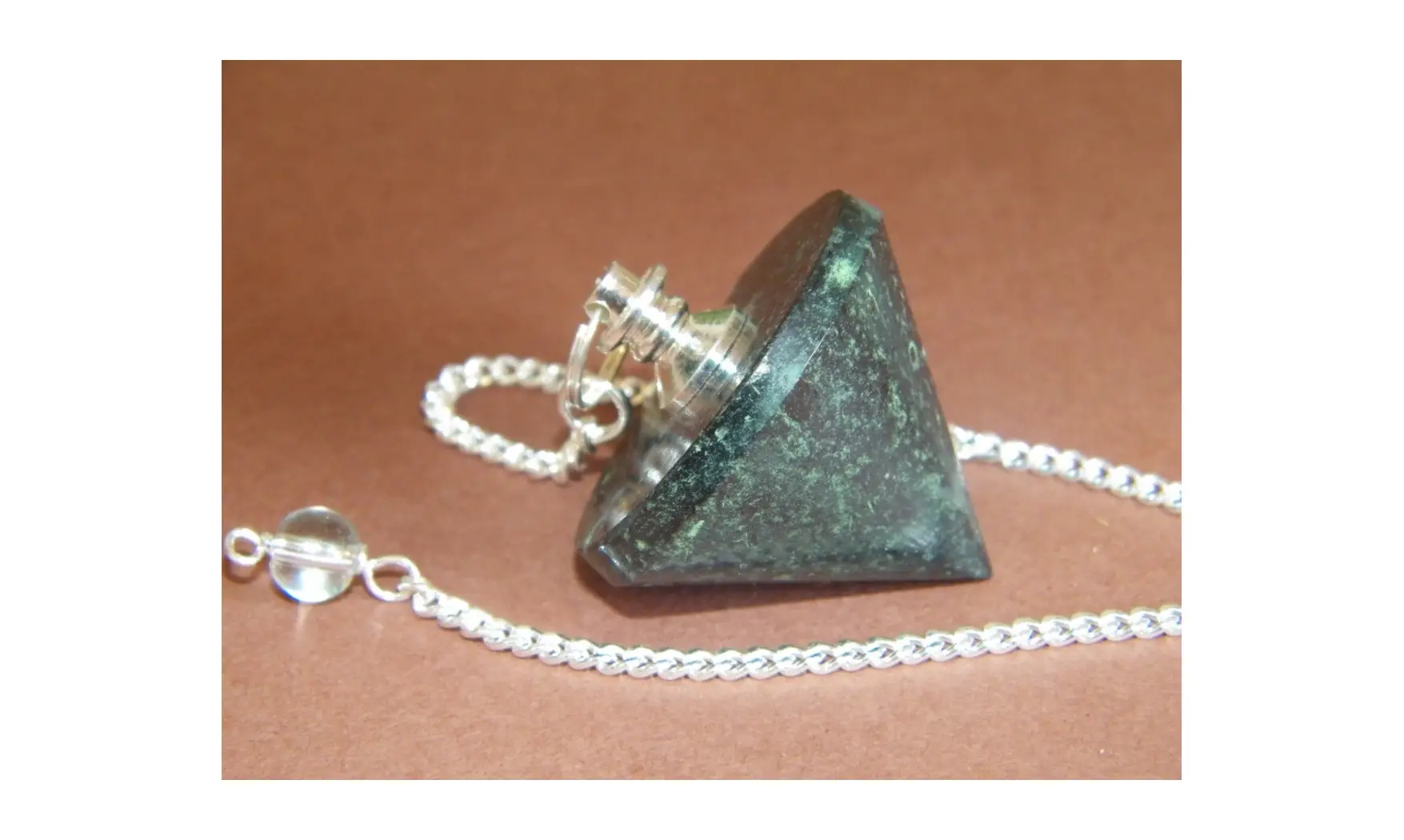 Agate mousse pierre Toupie pendule