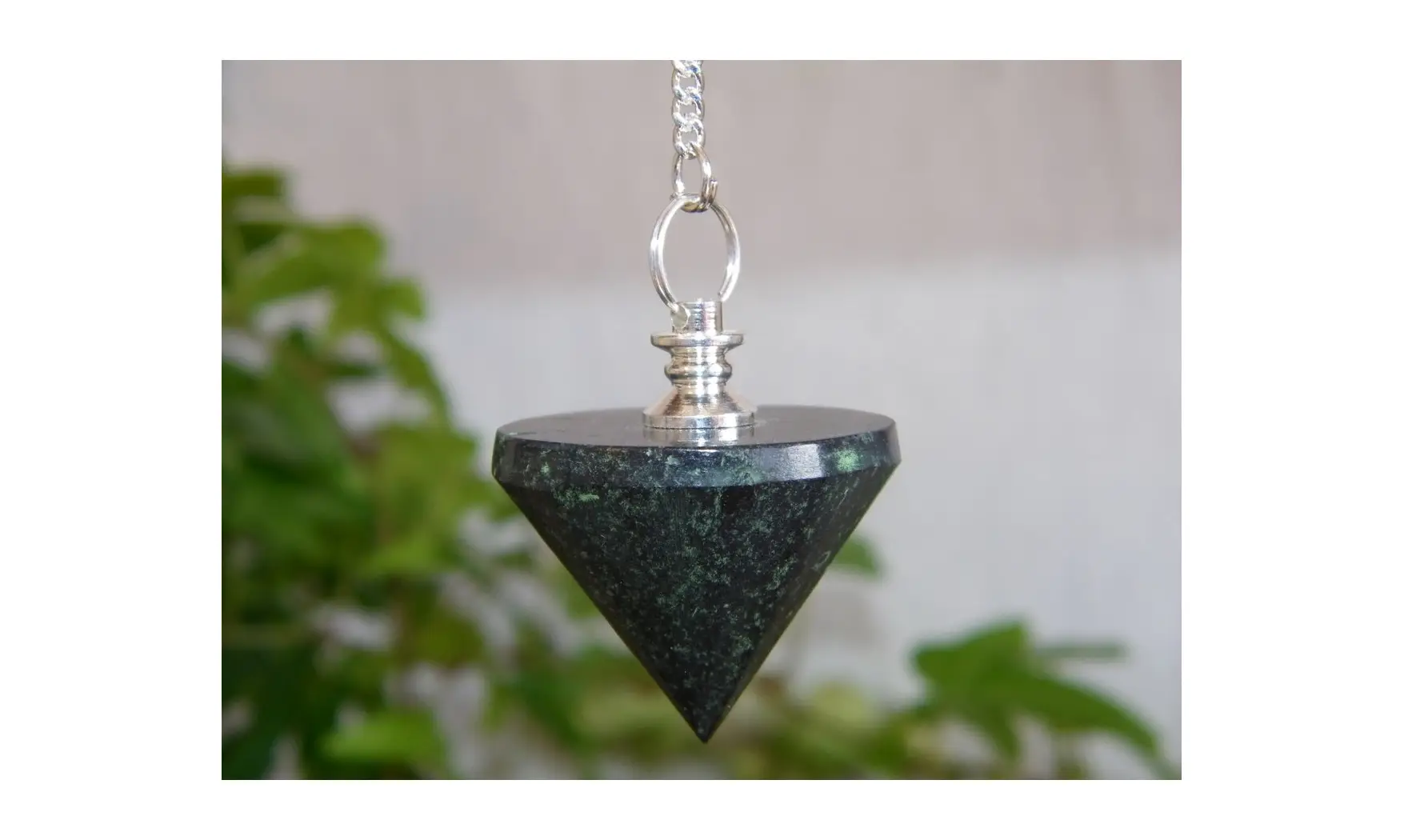 Agate mousse pierre Toupie pendule