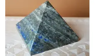 Pyramide Lapis lazuli pierre 3