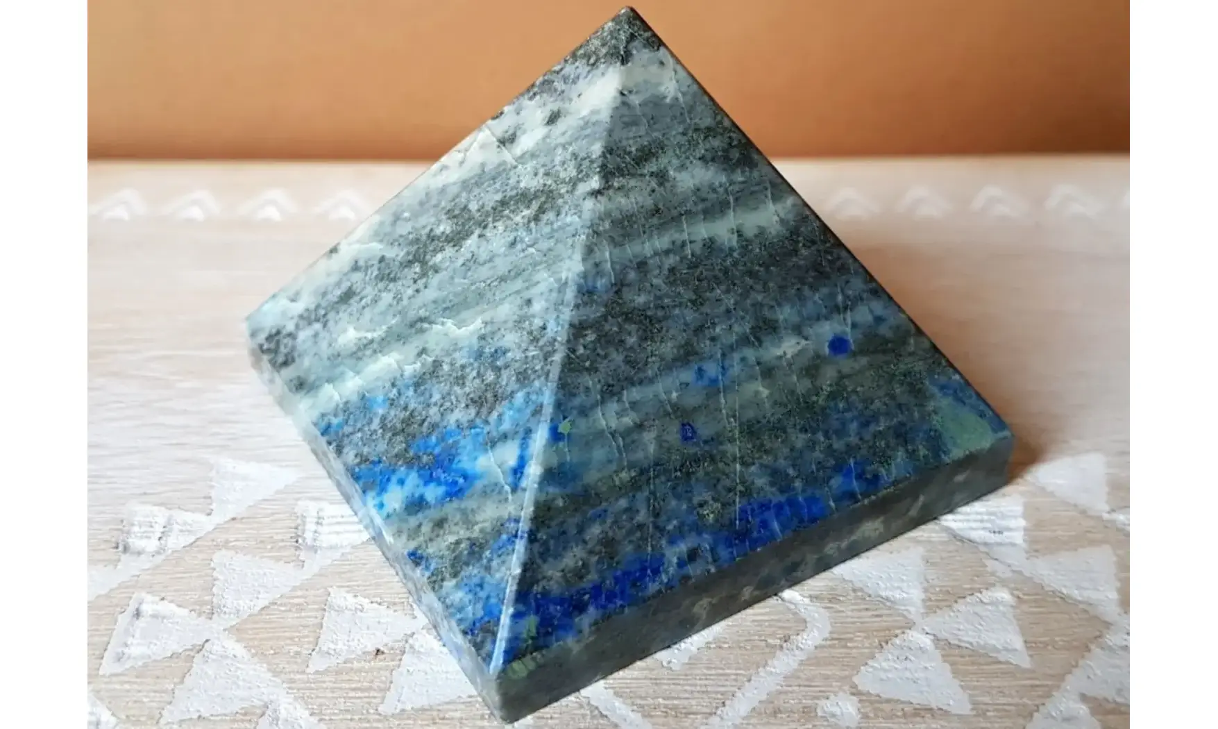 Pyramide Lapis lazuli pierre 3