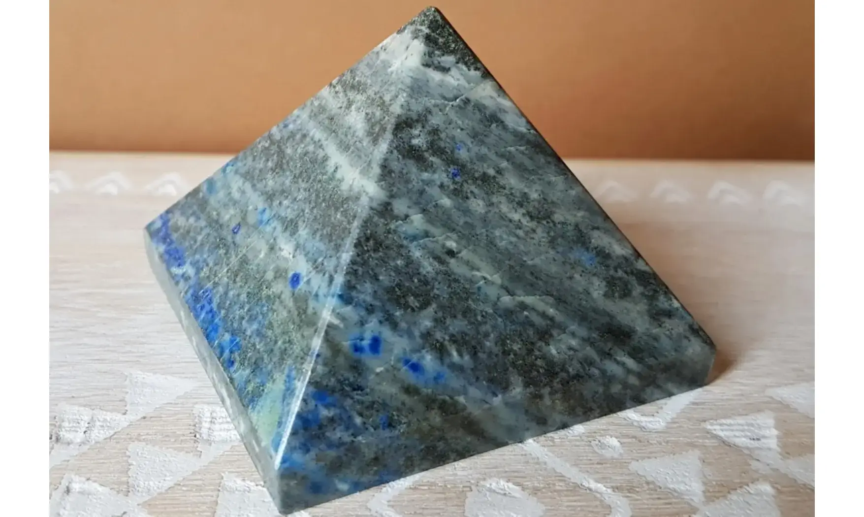 Pyramide Lapis lazuli pierre 3