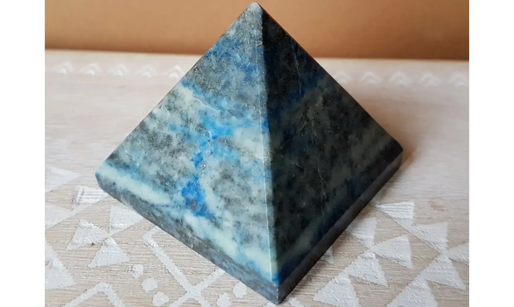 Pyramid Lapis lazuli