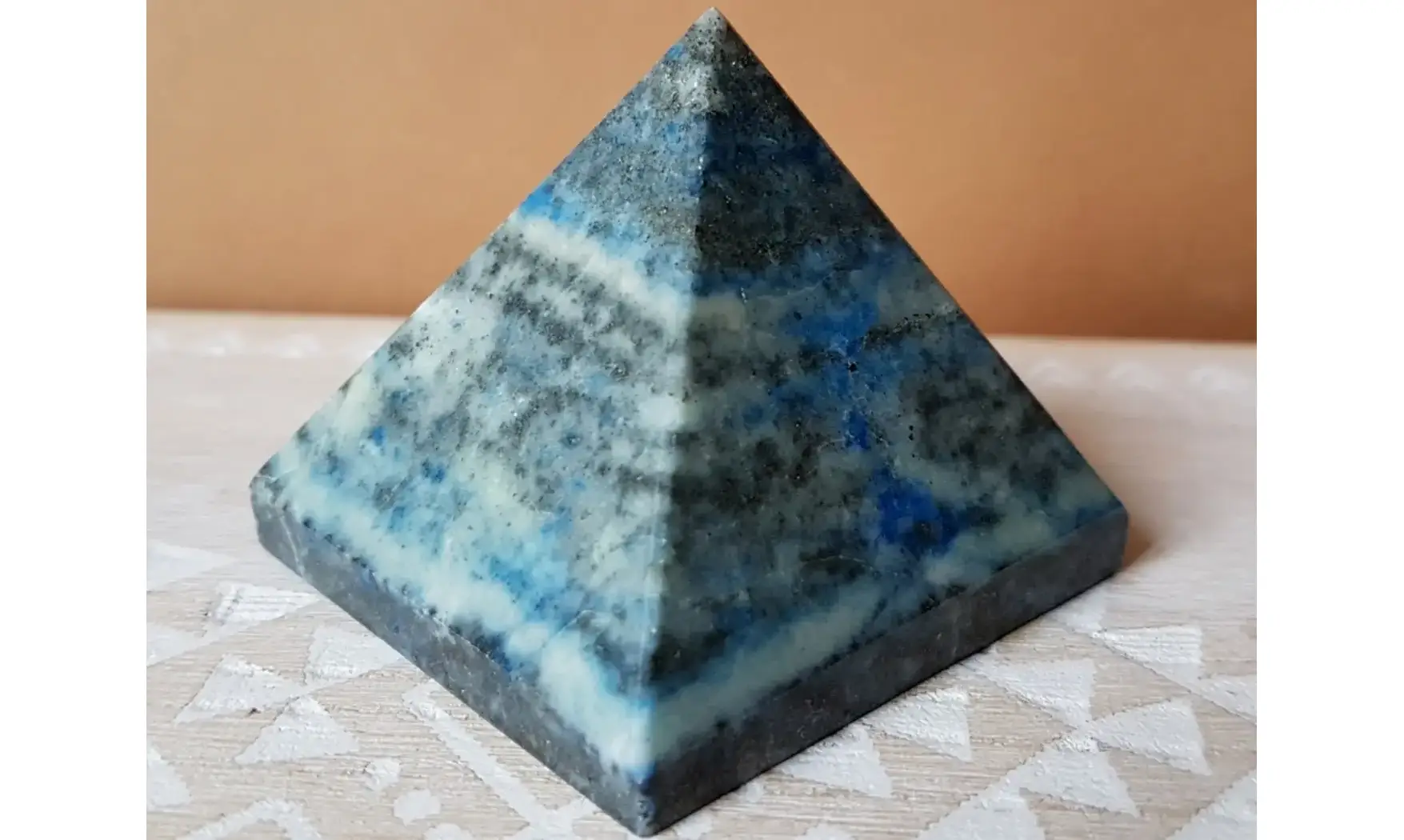 Pyramid Lapis lazuli