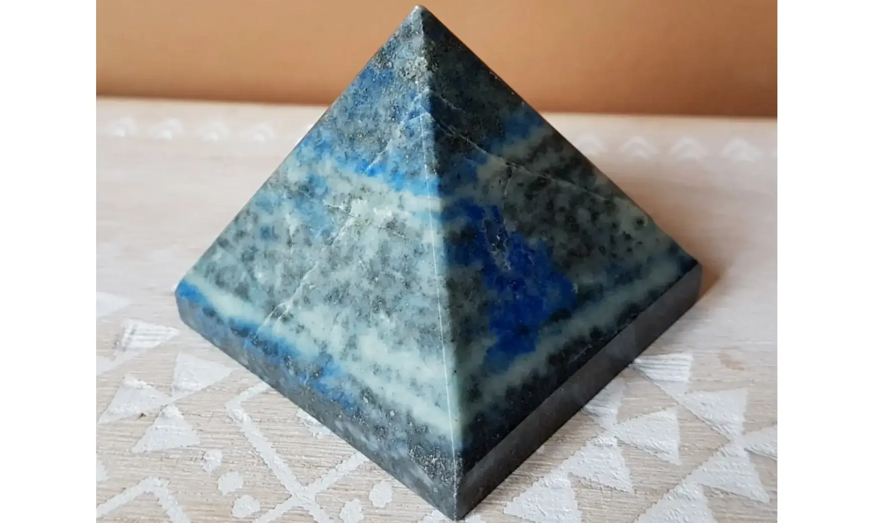 Pyramid Lapis lazuli