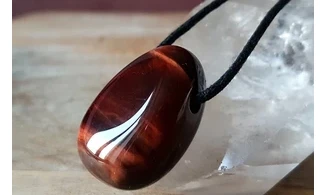 Oeil de Taureau pierre percée pendentif