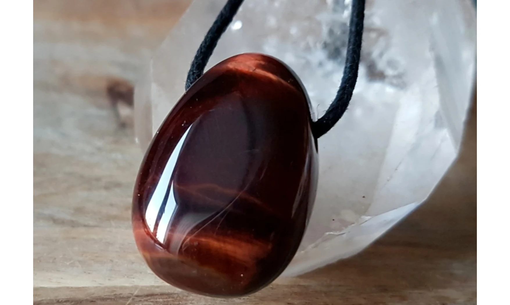 Oeil de Taureau pierre percée pendentif