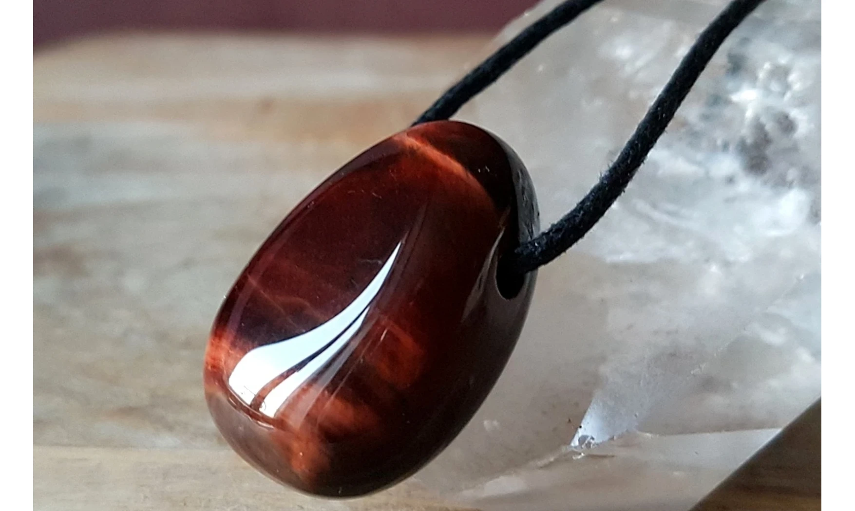 Oeil de Taureau pierre percée pendentif