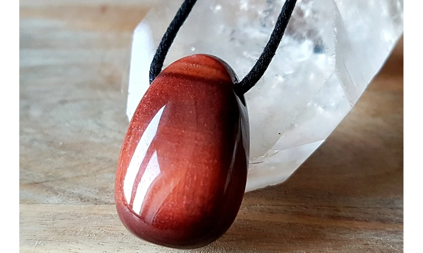 Oeil de Taureau pierre percée pendentif