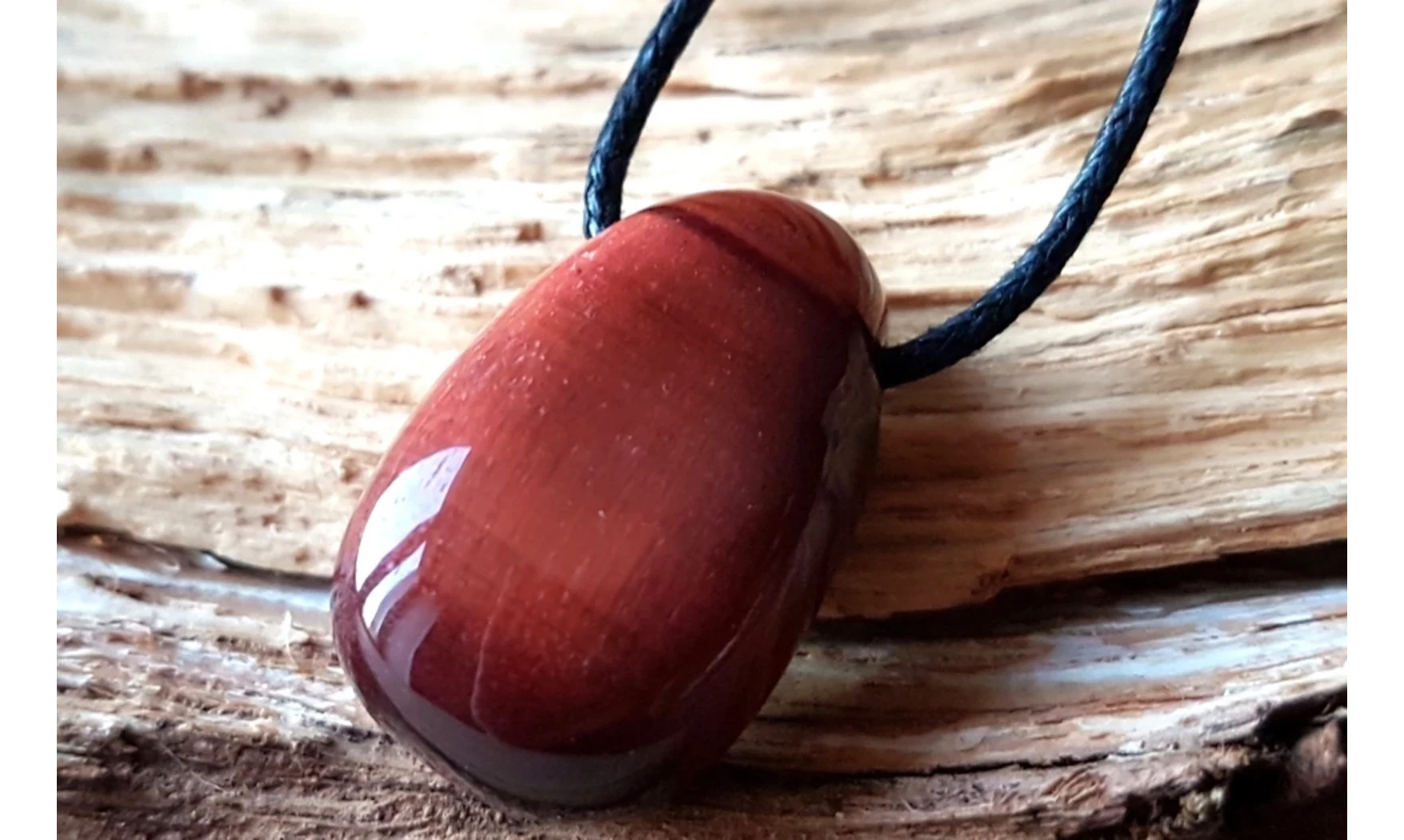 Oeil de Taureau pierre percée pendentif