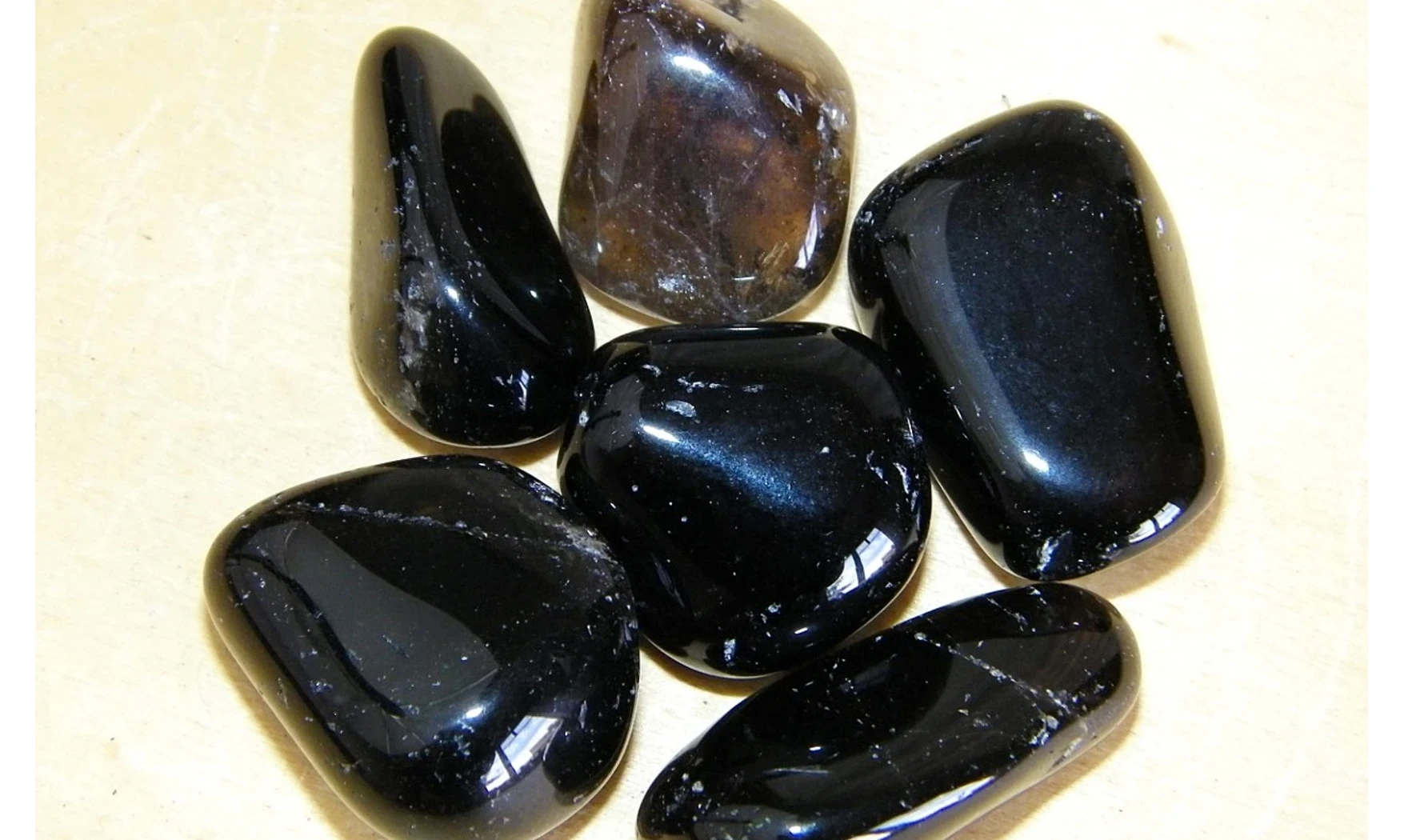 Quartz Fumé Foncé Morion pierre roulée