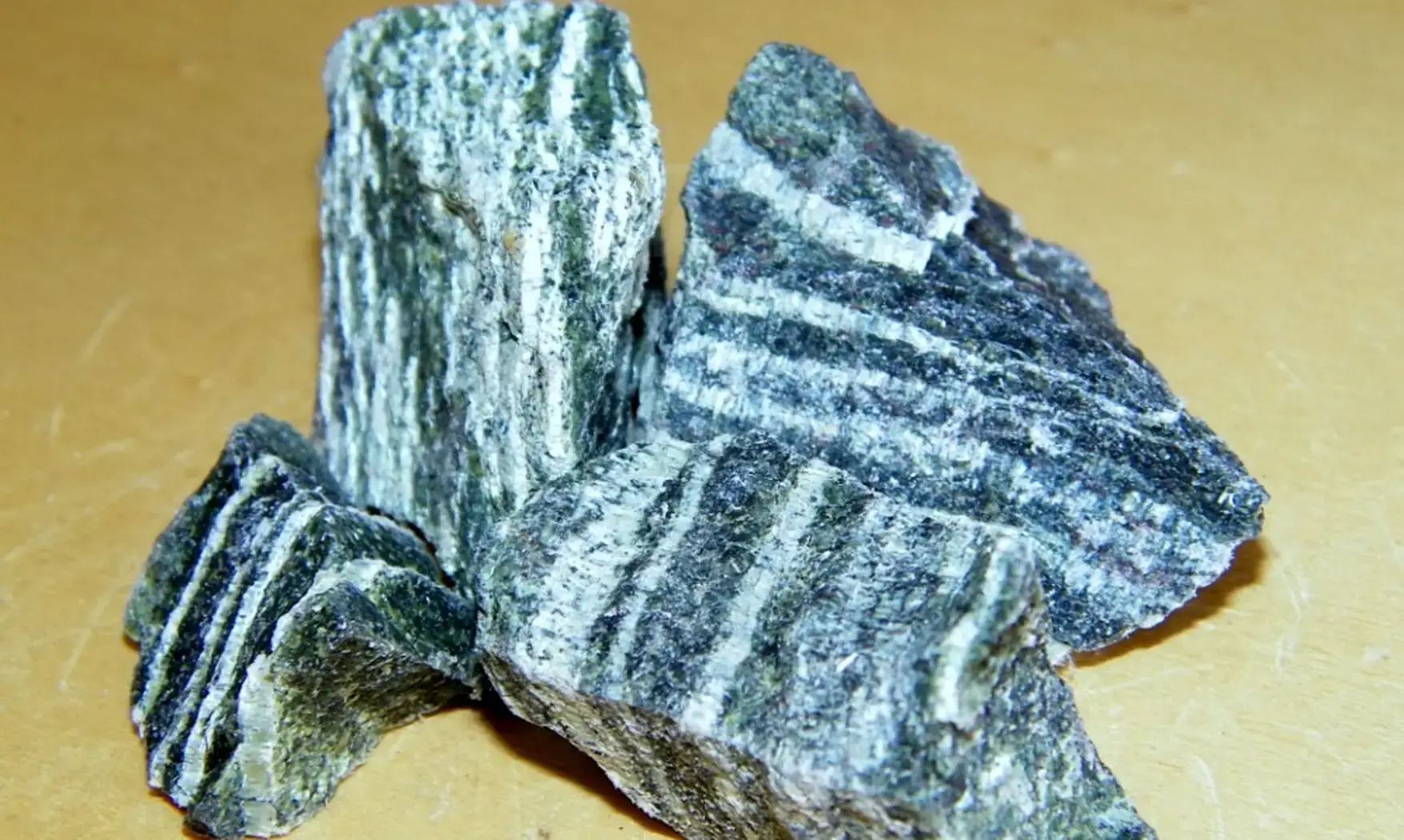 Silver Eye Serpentine Rough