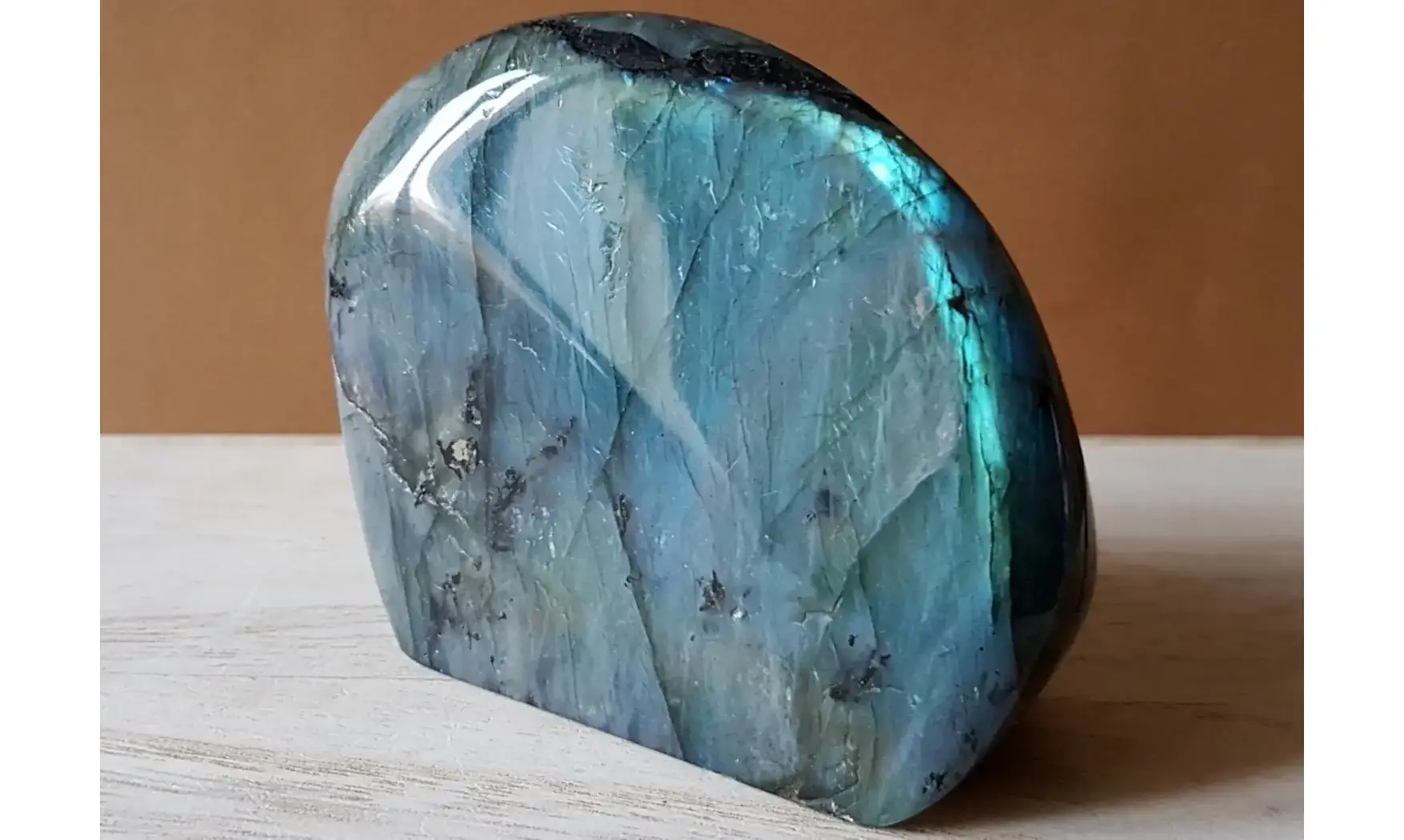 Labradorite Pierre Bloc poli 7