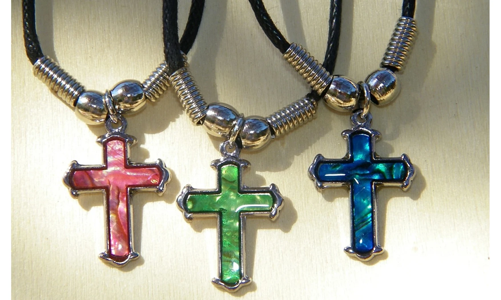 Collier Croix Nacre