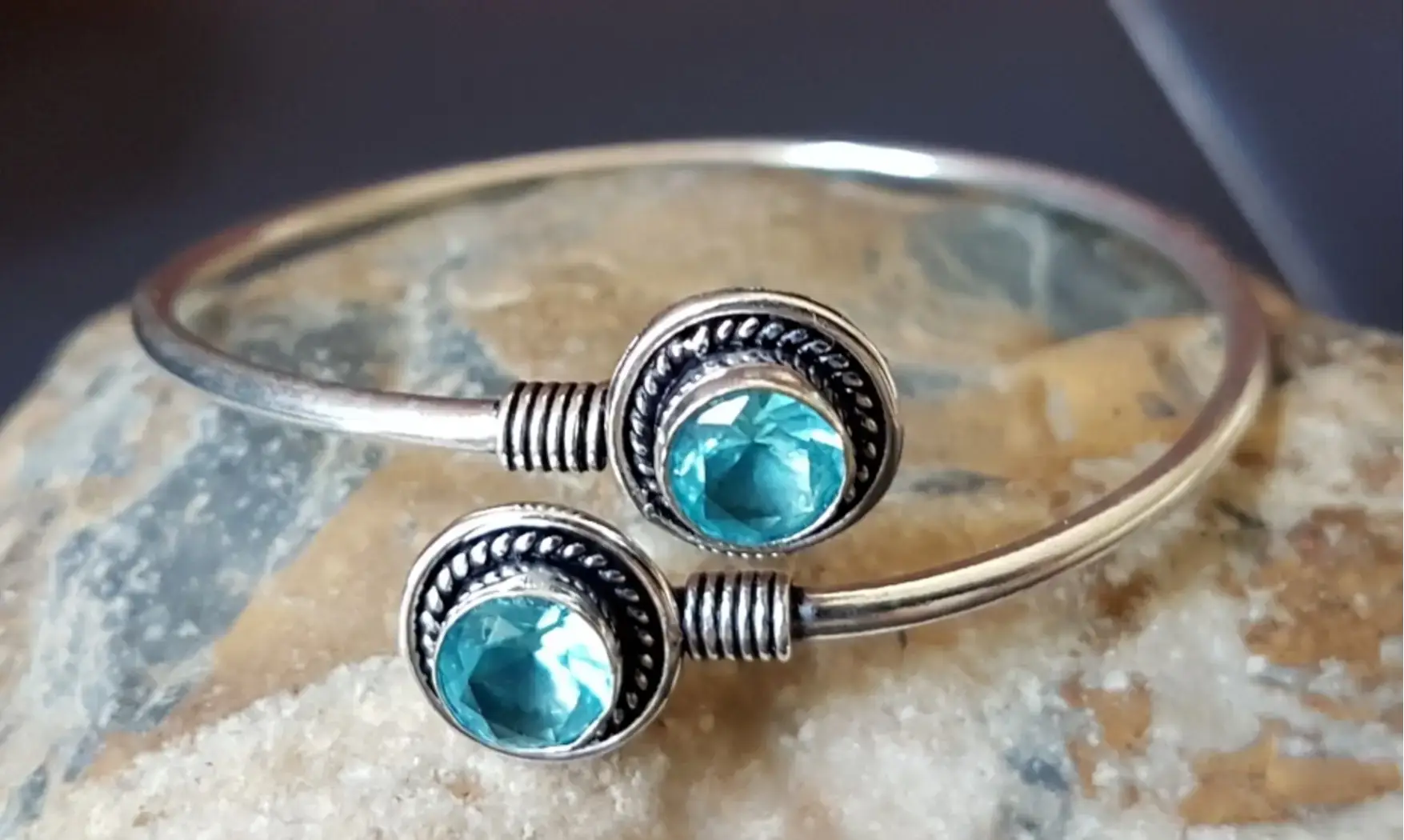 Topaze bleue Bangle bracelet pierre