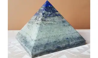Pyramide Lapis lazuli pierre 13