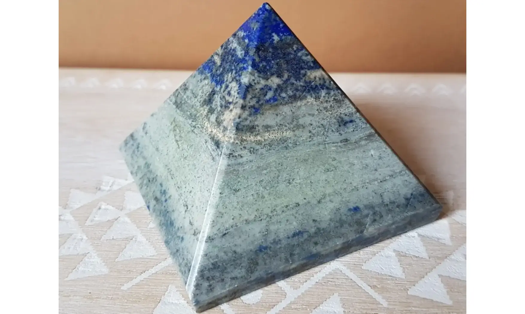 Pyramide Lapis lazuli pierre 13
