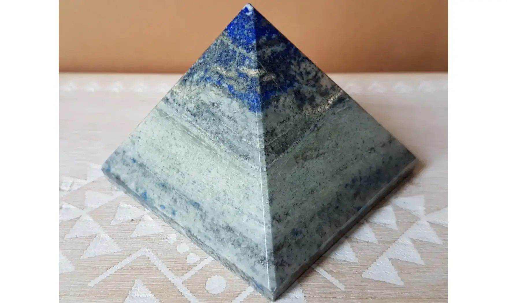 Pyramide Lapis lazuli pierre 13