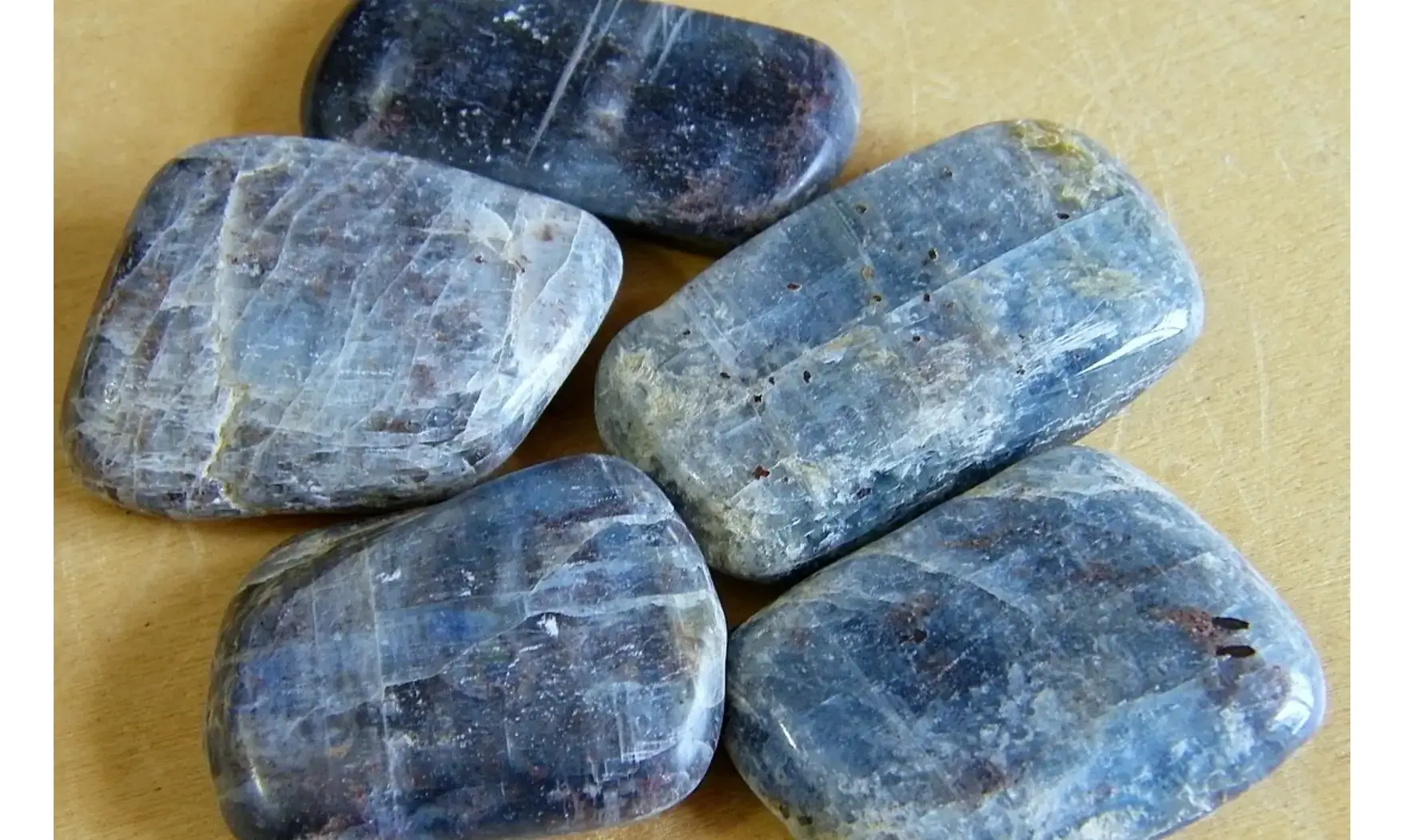 Cyanite Galet pierre roulée