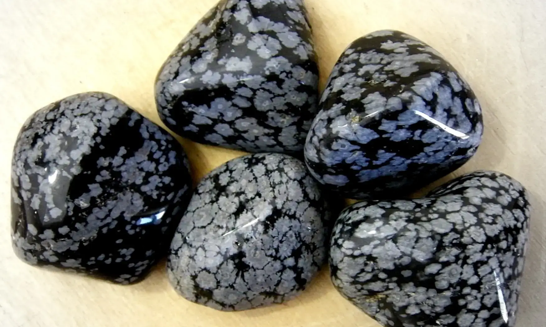 Obsidienne Neige Galet pierre roulée